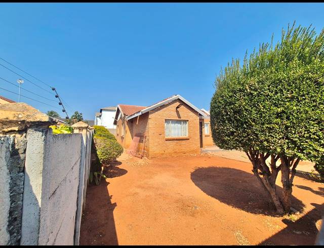 3 BEDROOM HOUSE FOR SALE IN FLORA PARK